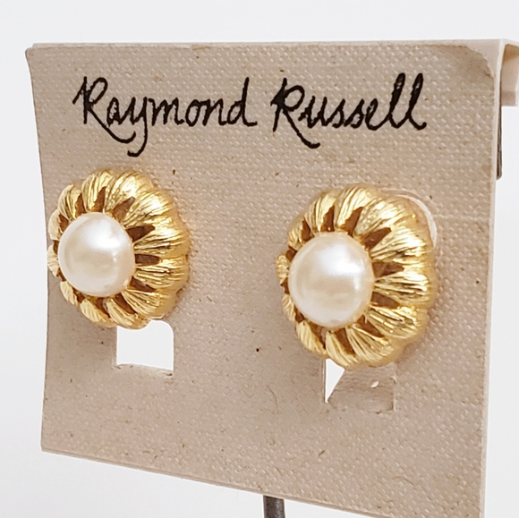 Vintage Raymond Russell Gold and Pearl Clip Earrings - Picture 2 of 5